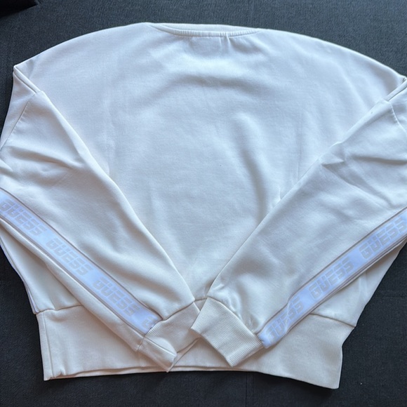GUESS Cream Beige Crew Neck Cropped Sweater (Size L) - Picture 6 of 8
